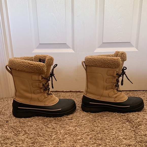Lands' End Tan and Black Winter Boots - Picture 4 of 14